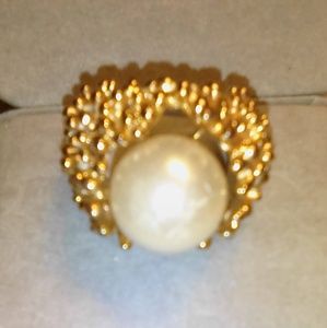 Gold & pearl ring